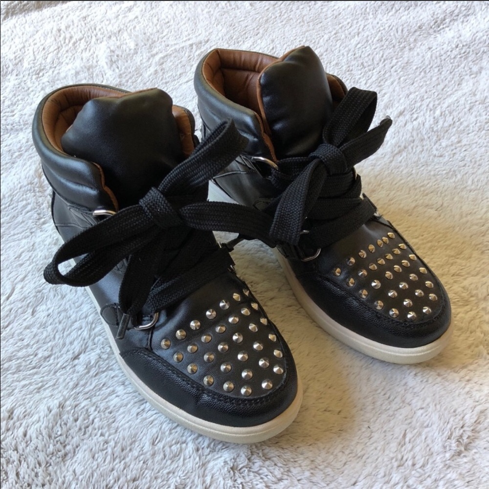 Report Cassiday studded black leather sneakers